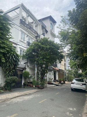 căn hộ dịch vụ 16 phòng - dòng tiền khủng - ngay dương quảng hàm - city land