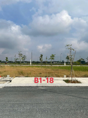 cần bán đất mt đường 12m 6 x 18m shr tthc thủ thừa 1 tỷ