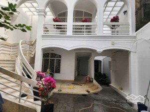 cho thuê villa sân vườn hẻm 38 nguyễn văn trỗi, p.15, q. phú nhuận