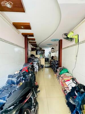 Chỉ 3.8 Tỷ TL * Nhà 5 Tầng .31m2 , 5PN - Khu sầm uất - Ni Sư Huỳnh Liên