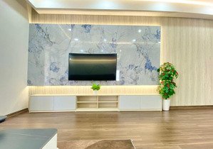 chỉ bán trong tháng, căn 2 ngủ 2 vệ sinh samsora, tầng 18 cực đẹp, nội thất cơ bản