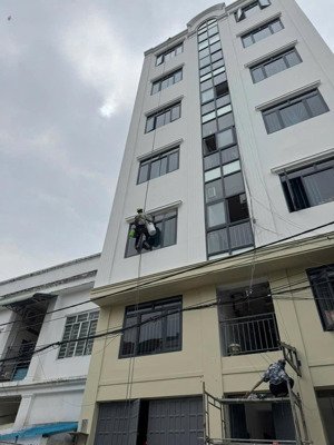 căn hộ dịch vụ khu làng đại học .10x25m 8 tầng , 45 phòng thu nhập 140tr/tháng
