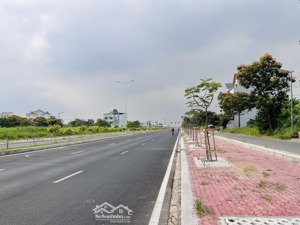 bán lô góc biệt thự 194,6m2 - đường 20m - kế bên đường song hành - kdc phong phú 4