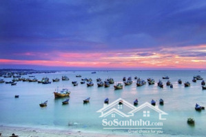 chính chủ cần bán mặt tiền làng chài mũi né chỉ còn 1 lô di nhất bên đồi view biển