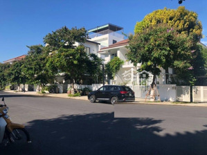 chính chủ bán biệt thự 2 mặt đường khu euro village làng châu âu ven sông hàn đà nẵng.giá 3x tỷ