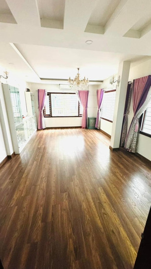 cho thuê nhà mặt đường yên xá, tân triều 70m, 5 tầng làm văn phòng , cửa hàng giá chỉ 21tr