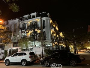 bán biệt thự 180m2 trung tâm sơn tây