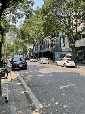 bán nhà mặt phố hàm long , kinh doanh , 100m, 8m mặt tiền , chỉ 44 tỷ dòng tiền cao , vỉa hè rộng