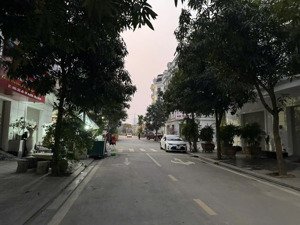 hot - siêu hot - tầm giá tuyệt chủng - luxury kiến hưng - trục chính kinh doanh - giá đầu tư