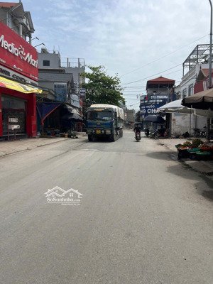 100m tốt động, mt = hậu 8.35m, đường ô tô 3m, đất vuông đét, giá chưa đến 2 tỷ.