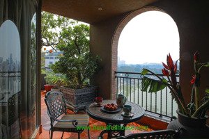 căn hộ đẳng cấp 2 phòng ngủ, view hồ cho thuê ở trung tâm hà nội