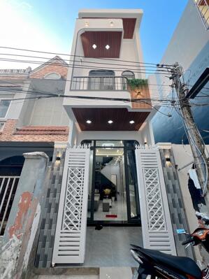 Nhà trệt lầu 3 phòng ngủ xây mới, kế bên Siêu Thị Lotte