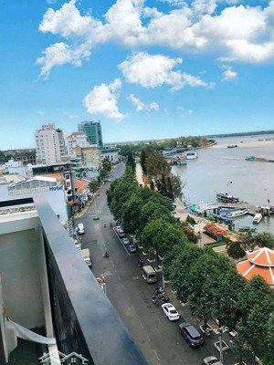 bán khách sạn 1 trệt 7 lầu đường hai bà trưng ,bến ninh kiều tp cần thơ 39 tỷ