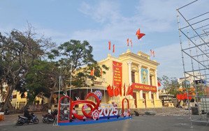 cho thuê lô góc gần nhà hát lớn. mt 15m - diện tích 120m2 x 1 tầng, vỉa hè rộng, không chung chủ