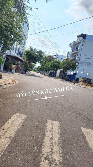đất mặt tiền lạc long quân - kdc bàu cả, ngay góc ngã tư lê văn hưu và lạc long quân.