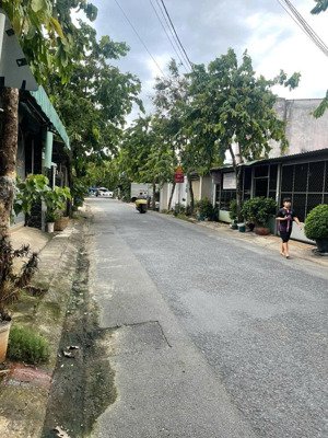 bán nhà nát mặt tiền xuân thới sơn 32, hóc môn. 220m2. 5,5 tỷ