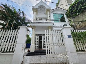 hot! cho thuê nhà nguyên căn sân vườn, hẻm xe hơi, 387 phạm hữu lầu, nhà bè, 18 tr/th 5pn3wc