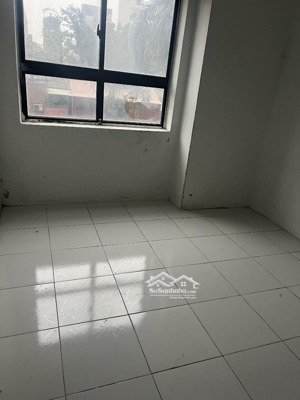 cho thuê căn 2 ngủ 2 wc, dt 60 m2, tầng thấp toà 10c full đồ giá 6,5 tr, ở ngay