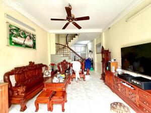 Trời ơi, quá rẻ, ô tô tránh, mặt phố KD cạnh CV Yên Sở, Yên Duyên giá 8.85 tỷ