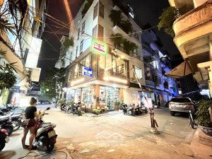 mặt phố. lô góc . giảm chào sâu . doanh thu 2ty4/năm