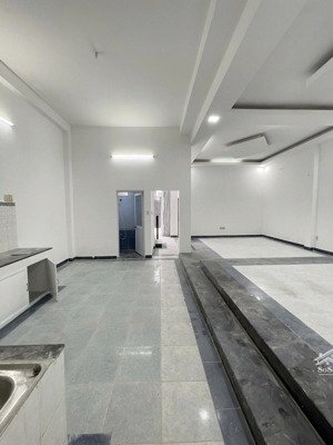 cho thuê nhà hẻm 6m đồng đen, p. 10, q. tân bình. diện tích: 7.5x17m, 1 trệt 2 lầu, 5pn, 5wc