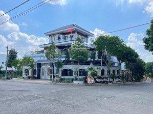 biệt thự tân bình dĩ an 2 mặt tiền 306m2(1620) chỉ 20tỷ thương lượng