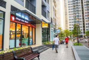 cho thuê shop khối đế 81m2 hoàn thiện chỉ 25 triệu tại vinhomes grand park.liên hệ 0828030977 thiện