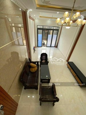 cho thuê gấp nhà 1 trệt 1 lầu mới tinh, gần trường thcs tân phong