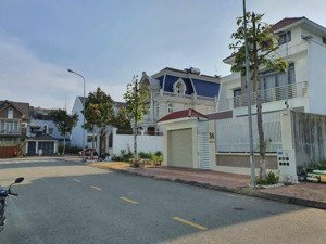 chính chủ cần bán gấp căn biệt thự,vị trí mt - khu dân cư hiệp thành 3, trung tâm thủ dầu một, bd