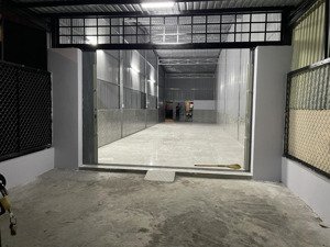 kho mới xây 150m trần cao thoáng đường tải lớn khu bên sông phạm văn đồng