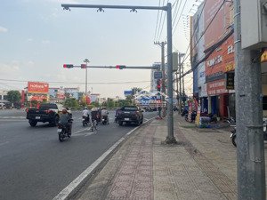 chính chủ bán nhà mặt tiền ngã tư đồng xoài