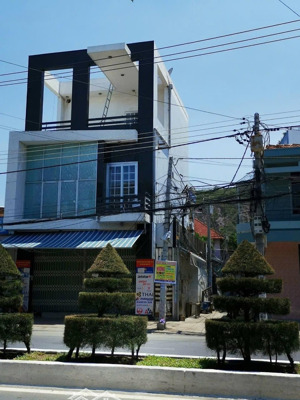căn góc 3 tầng căn góc hướng biển mặt tiền đường trần phú - vĩnh nguyên/ nha trang ( ngang 7.5m )