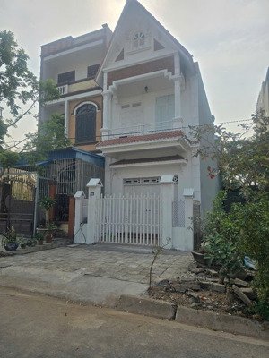 nhà phố 100m2 trung tâm khu quy hoạch vinadeco