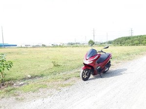 chủ cần bán lô đất ở vuông vức ngang 14,5mx62,9m, có 90m2 thổ cư, đường ô tô 1 sẹc