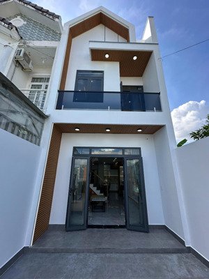 bán nhà riêng 96m2 tại ấp tân điền, giáp ranh tp. hcm, cách chợ hưng long 5p giá 2,35 tỷ siêu hot