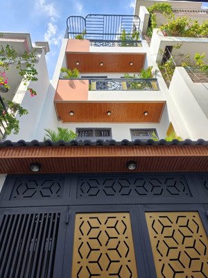 cần bán nhà huỳnh văn bánh, pn 62m² 2 lầu đang cho thuê 25tr/tháng giá chỉ 4.8 tỷ shr