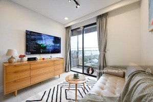 chính chủ bán căn hộ 2 pn kingdom 101 lầu cao - giá 5,8tỷ - lh xem nhà 0933903933 ms dung