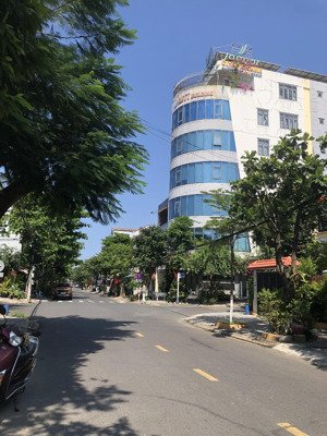 chủ đi mỹ nên hạ giá mạnh cần bán gấp mặt tiền tố hữu, lô sát góc.