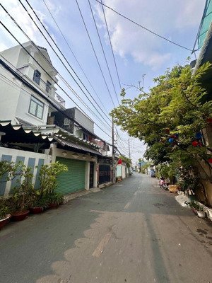 bán căn hộ dịch vụ 3 tầng sát gigamall _ bên sông sài gòn _ 75 m _ giảm 200 chỉ còn 6 tỷ 2.