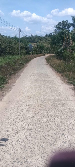 đất gần ủy ban mới phú xuân, 22tr/m | shr | có sẵn thổ cư | đường bê tông . lh 0981177980