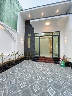 bán nhà mới xây nhà rộng có sân đậu oto kế chợ bình thủy lộ nhựa 7m sổ hoàn công giá chính chủ