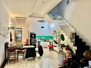 bán nhà 3 tầng hẻm oto xóm chiếu. cạnh kđt vĩnh điềm trung. giá rẻ chỉ 3,2 tỷ.