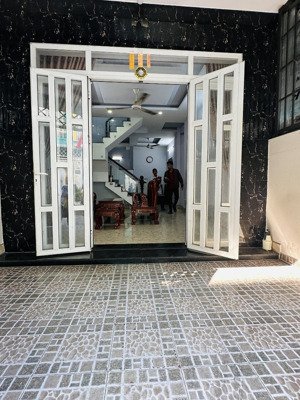 cho thuê nhà gần uỷ ban thạnh xuân khu nhà phố đồng bộ an ninh 1 trệt 2 lầu sân thượng dt 4x15m