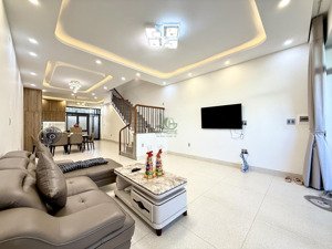 cho thuê nhà đẹp 3 tầng 3 ngủ có nội thất giá 22 triệu/tháng kđt mỹ gia