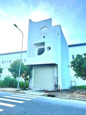 bán nhà trog khu đô thị the sol city nhà đẹp giá rẻ , chủ vừa xây xong view công viên thoáng mát