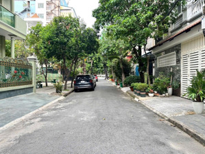 siêu phẩm bt 3 tầng, dt: 8 x 20m, khu vip k300, nguyễn minh hoàng, p12, tân bình, giá 20 tỷ
