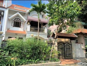 bán gấp biệt thự sân vườn, dt: (12m x 20m), 3 tầng, phổ quang, p. 2, tân bình, giá 35 tỷ