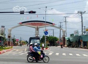 đất thủ thừa - 200m2 vuông vức - full thổ cư - sổ hồng a4 - ngay trung tâm hành chính - trường học