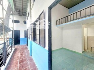phòng mới có ban công cực thoáng- mặt tiền nguyễn tri phương cạnh bách hóa giá 2tr