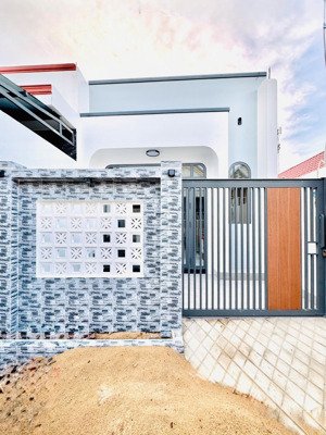 nhà hẻm ôtô đường ngô quyền cập bên chợ tắc ráng